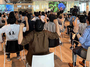 2021年10月から毎月ライブ配信で実施