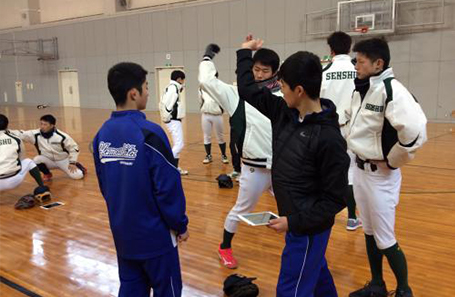 遠隔指導を通じてスポーツ教育の可能性や、コーチング理論を学ぶ