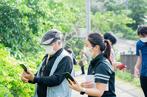 石垣島・デジタル体験バスツアーで見た、スマホのプロの舞台裏に密着！