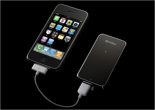 Recharging iPhone 3G image