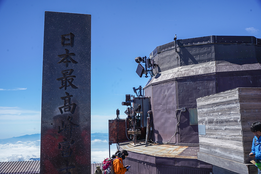 山頂に設置した基地局02