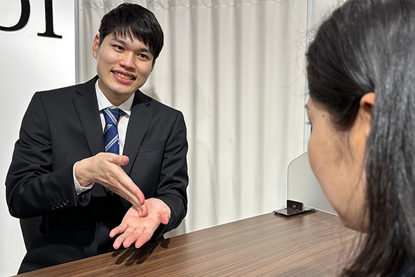 手話カウンター/遠隔手話対応ショップ